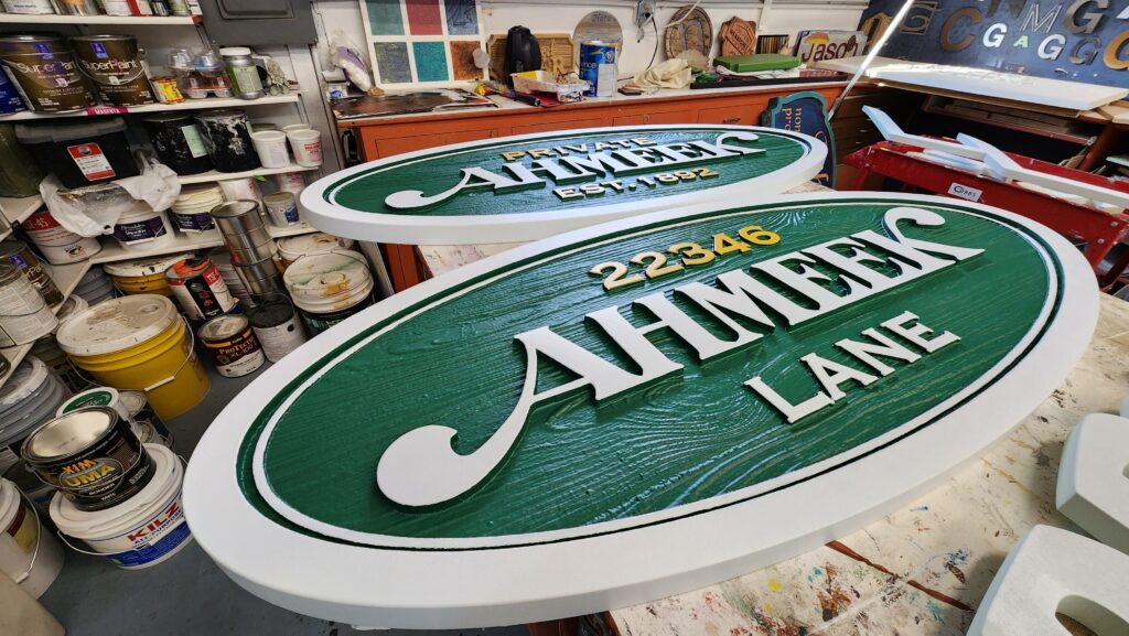 Green sign with wood grain